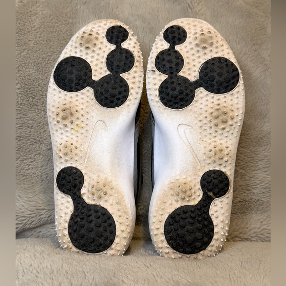 Nike Roshe Kids Black and White Golf Shoes - Picture 9 of 9